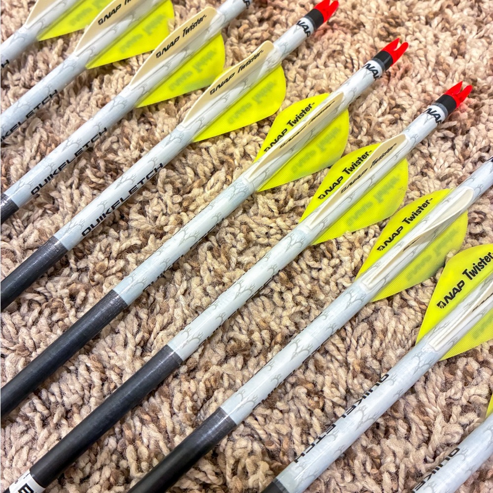 Beman ICS Speed 340 Carbon Arrows (8 Pack) – NAP Quikfletch Vanes